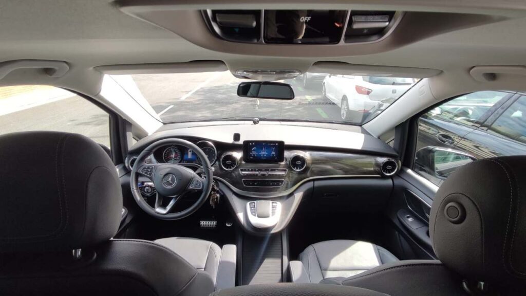 Minivan con chofer para tour madrid