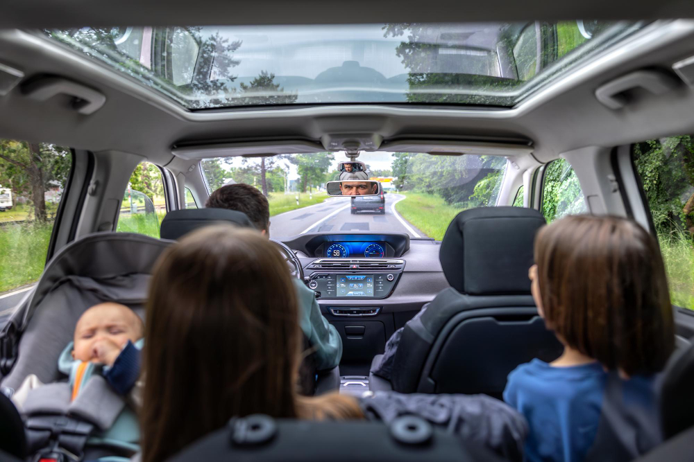 Viajar en minivan con niños: consejos clave